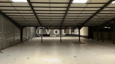 Flex in Châteaurenard for lease Interior Photo- Image 2 of 3