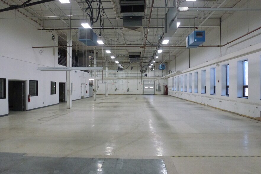 2 International Blvd, Brewster Village, NY à vendre - Photo intérieure - Image 3 de 4