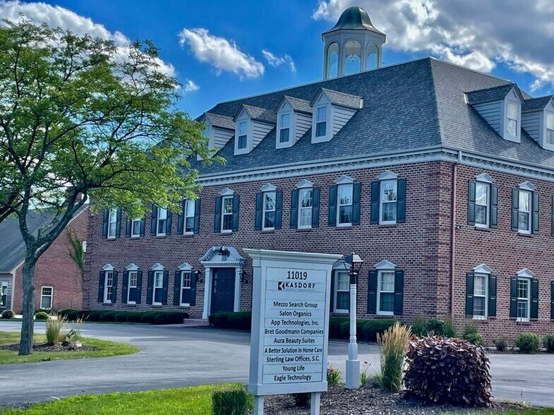 11019 N Towne Square Rd, Mequon, WI à louer - Photo du bâtiment - Image 1 de 14