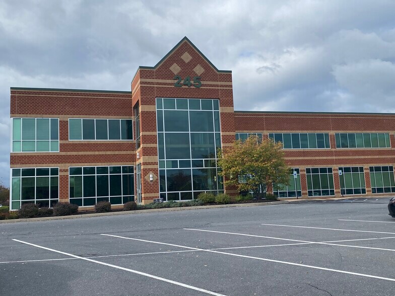 245 Grandview Ave, Camp Hill, PA à louer - Photo du bâtiment - Image 3 de 8