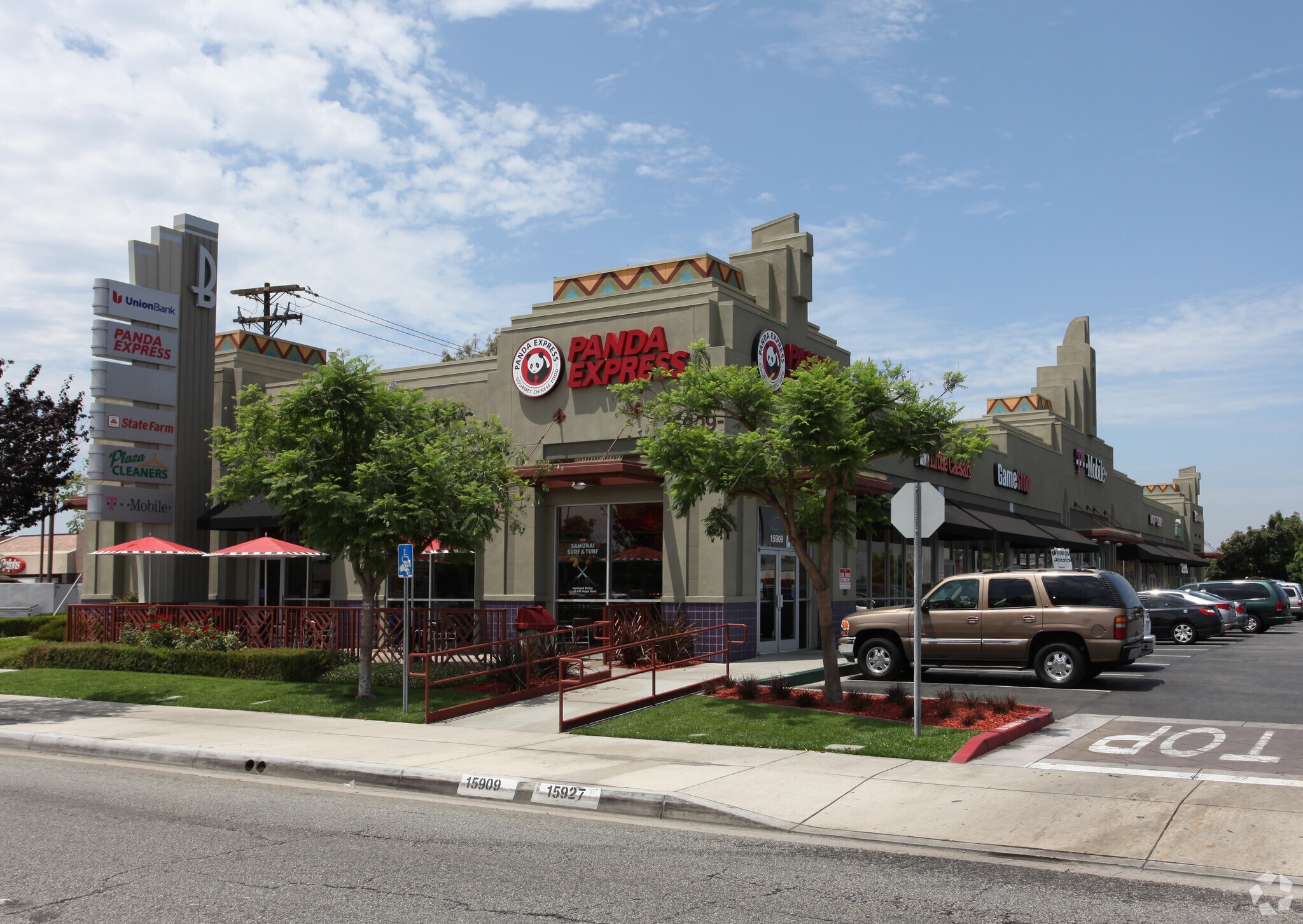 15909-15925 Bellflower Blvd, Bellflower, CA for lease Primary Photo- Image 1 of 2