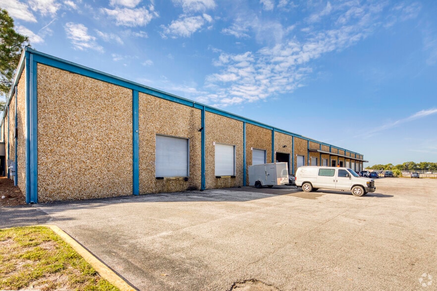 5500-5550 Airport Blvd, Tampa, FL for lease - Building Photo - Image 3 of 11