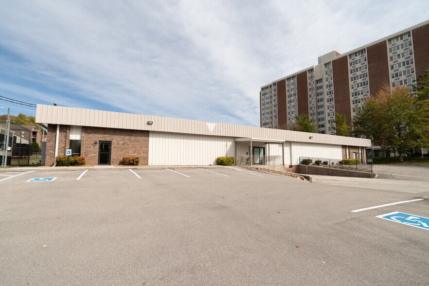 4440 Walker Blvd, Knoxville, TN à vendre - Photo du bâtiment - Image 1 de 66