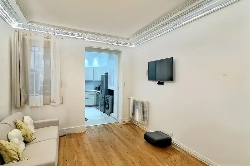 Office in Paris for lease - Interior Photo - Image 1 of 7