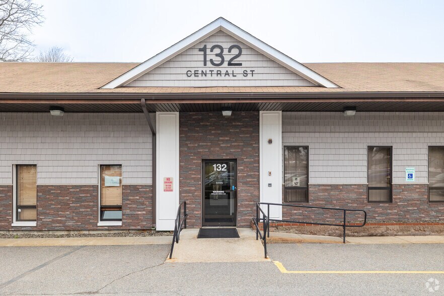 132 Central St, Foxborough, MA à vendre - Photo du bâtiment - Image 2 de 4