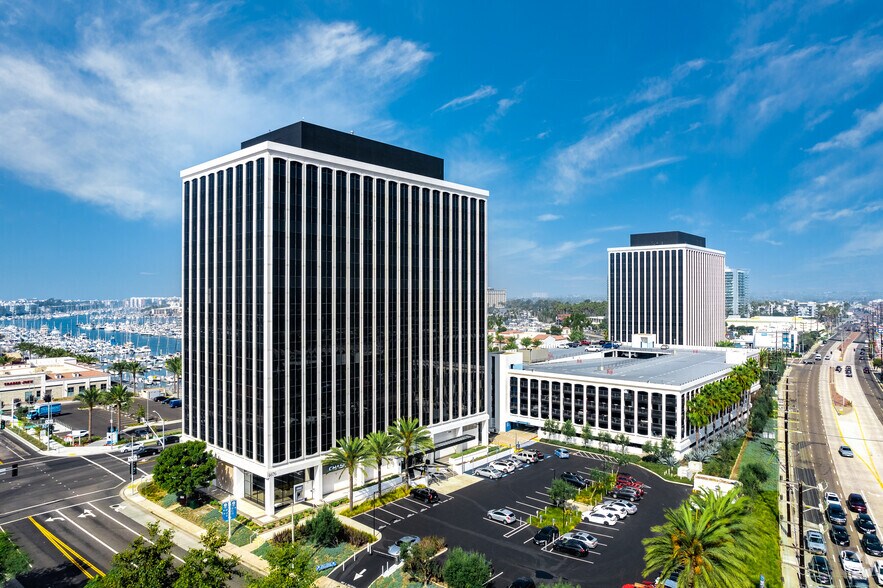 4640 Admiralty Way, Marina del Rey, CA à louer - Photo du bâtiment - Image 1 de 1