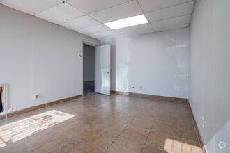 5504-1 Bandera Rd, San Antonio, TX à louer Photo du bâtiment- Image 2 de 3