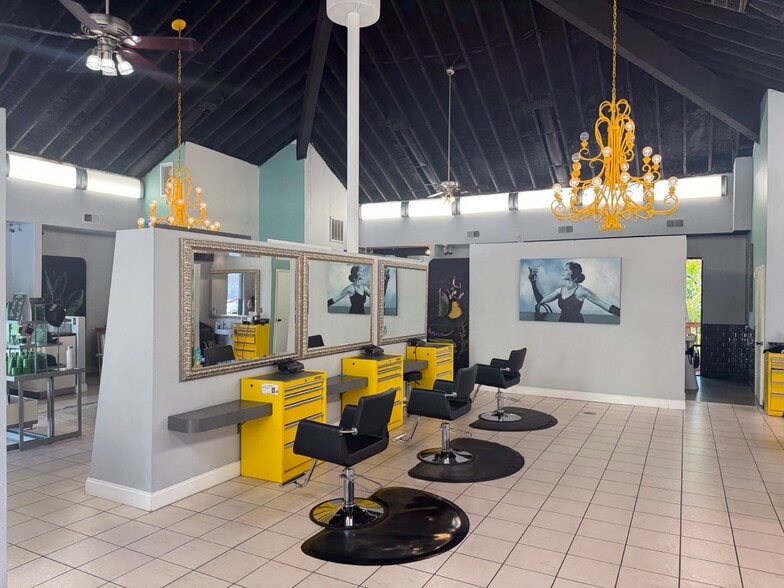 940 Clearwater Largo Rd N, Largo, FL for sale - Building Photo - Image 2 of 4