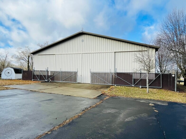 410 Hope Ave, Columbus, IN for lease - Building Photo - Image 1 of 14