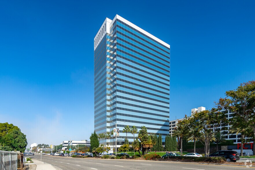 222 N Pacific Coast Hwy, El Segundo, CA à louer - Photo du bâtiment - Image 2 de 5
