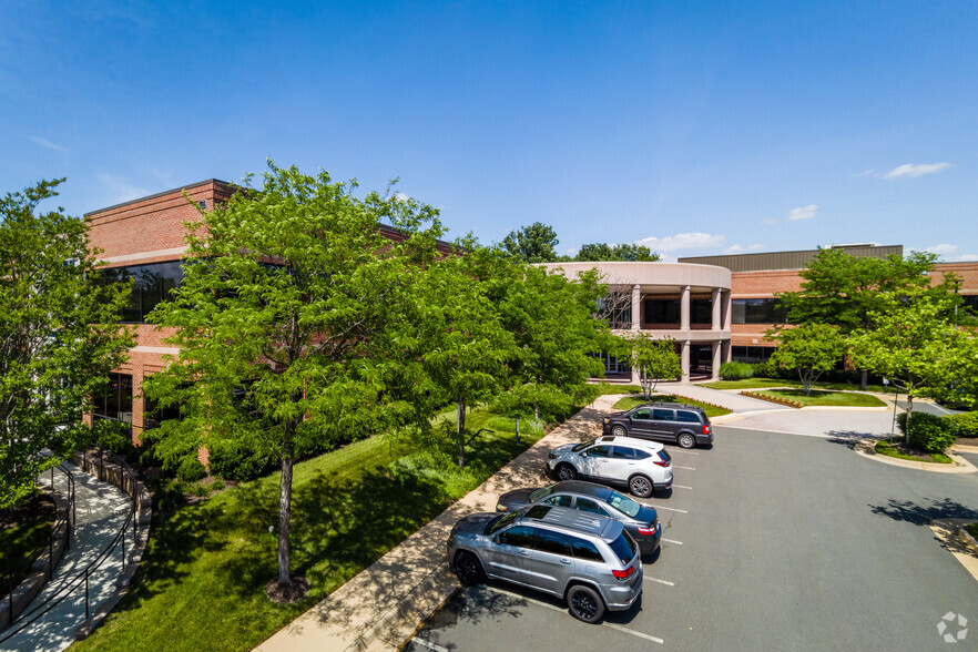 14840 Conference Center Dr, Chantilly, VA à louer - Photo du bâtiment - Image 1 de 14