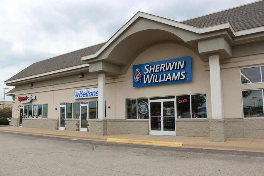 101-105 River Rd, East Peoria, IL for lease - Building Photo - Image 2 of 10