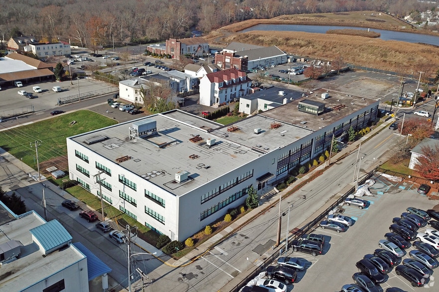 100-112 W Butler Ave, Ambler, PA for lease - Primary Photo - Image 1 of 8