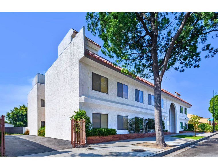 4116 W Magnolia Blvd, Burbank, CA à vendre - Photo du bâtiment - Image 2 de 10