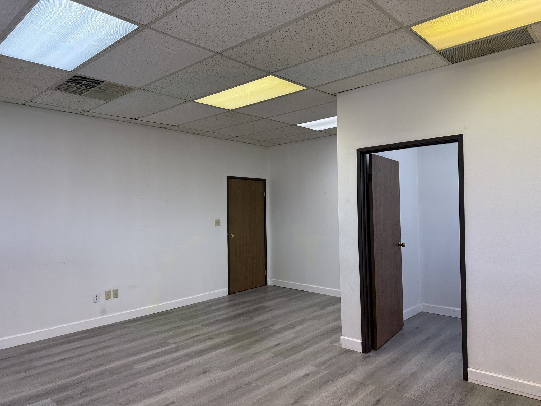 1234 W Chapman Ave, Orange, CA for lease Interior Photo- Image 1 of 6