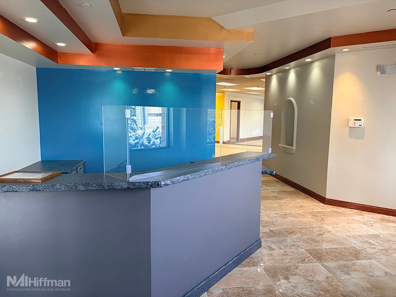 400-444 E State Pky, Schaumburg, IL for lease Interior Photo- Image 1 of 10