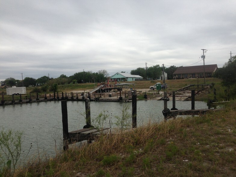 408 S Commerce St, Port Lavaca, TX à louer - Photo principale - Image 1 de 7