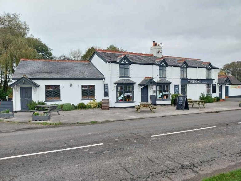 3 Lymm Rd, Altrincham for lease - Primary Photo - Image 1 of 4