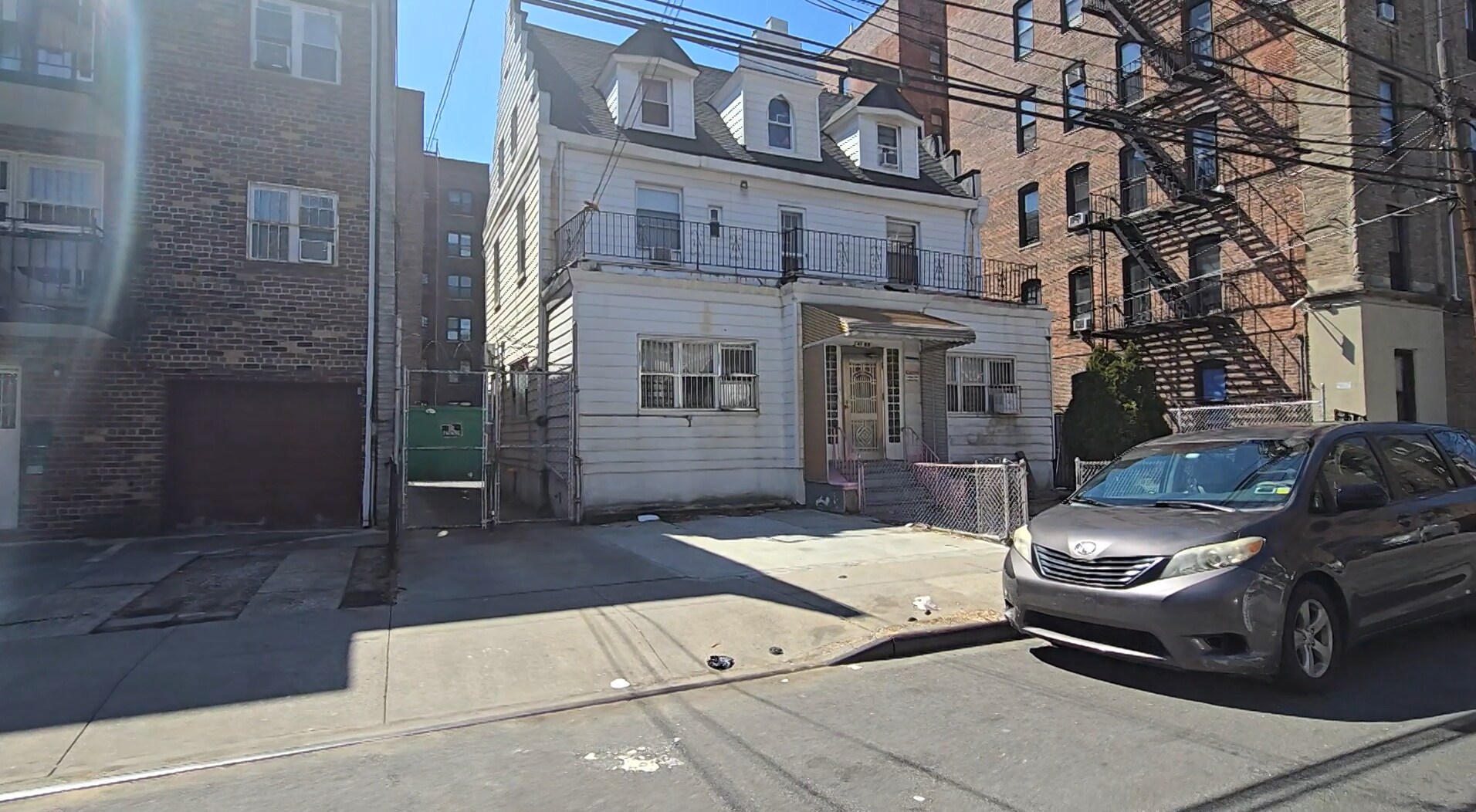 4168 Gleane St, Elmhurst, NY à vendre Photo principale- Image 1 de 22