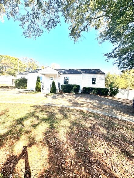 1741 Spring St, Smyrna, GA à louer - Photo du bâtiment - Image 3 de 13