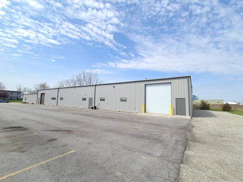 7007 Trafalgar St, Fort Wayne, IN for sale - Building Photo - Image 3 of 17