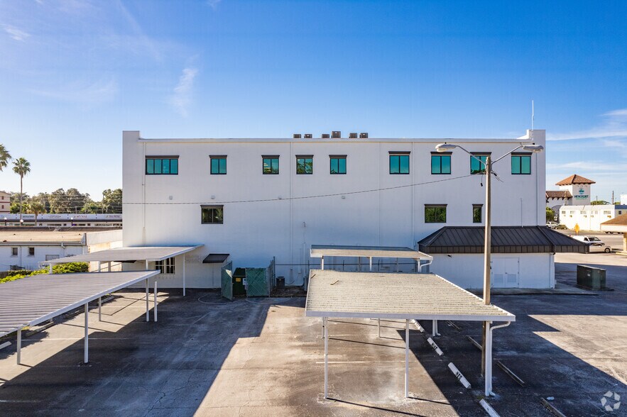 5347 Main St, New Port Richey, FL à louer - Photo du bâtiment - Image 3 de 6