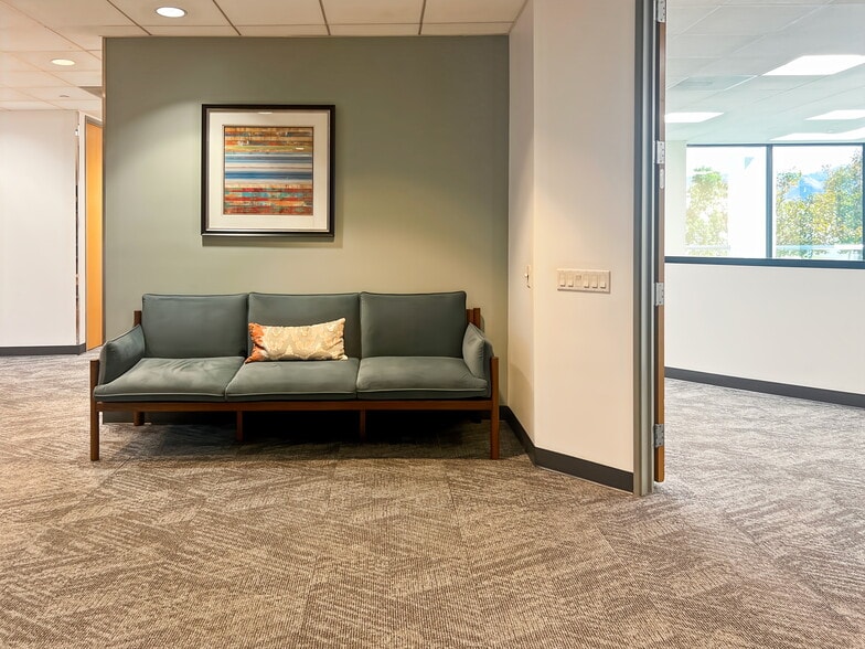 30211 Avenida De Las Banderas, Rancho Santa Margarita, CA for lease - Interior Photo - Image 2 of 12