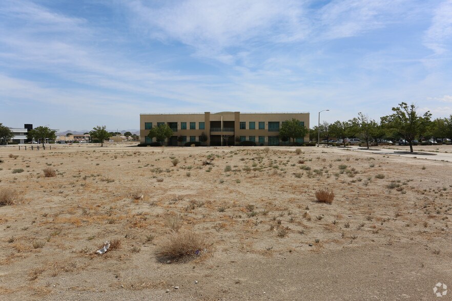 California Ave, Victorville, CA à vendre - Photo principale - Image 1 de 6