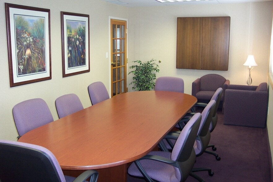 342 County Road D E, Little Canada, MN for sale - Building Photo - Image 3 of 6