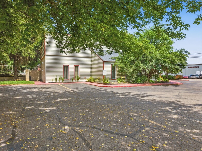 255 Dueber Ave SW, Canton, OH for sale - Building Photo - Image 3 of 30