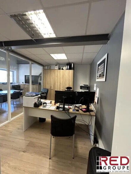 Bureau dans Le Tholonet à louer - Photo du bâtiment - Image 3 de 11