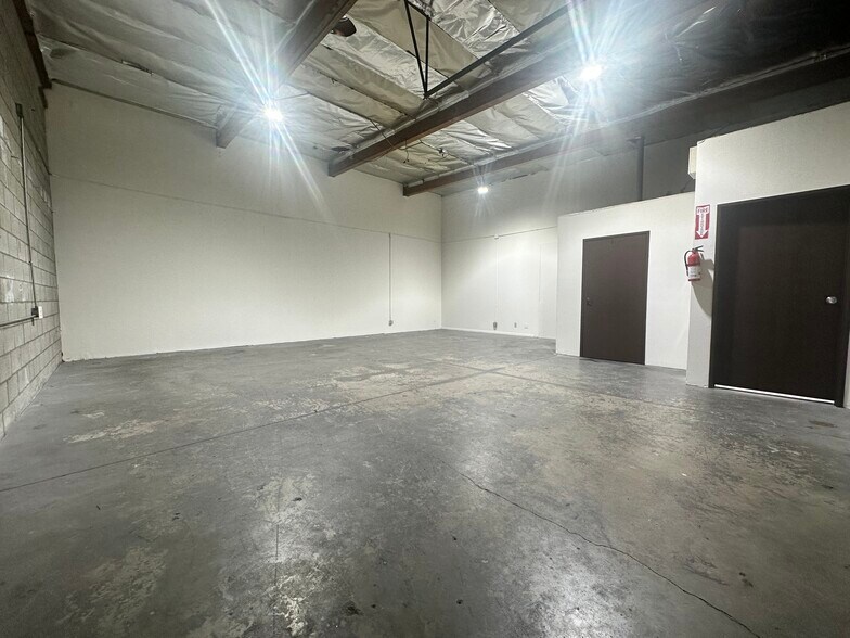 820-830 Thompson Ave, Glendale, CA à louer - Photo du bâtiment - Image 2 de 5