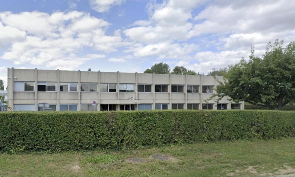 697 Rue Fourny, Buc for lease - Building Photo - Image 2 of 13