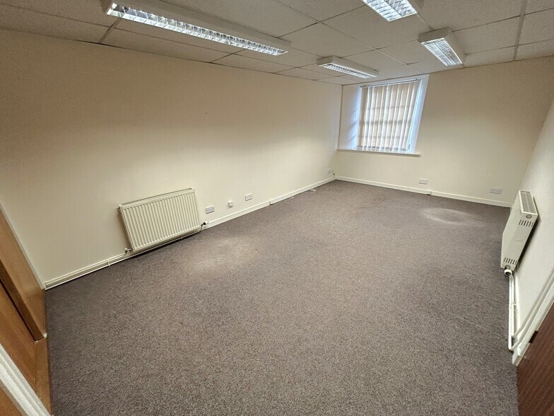 18 Castle St, Dumfries à louer - Photo du bâtiment - Image 2 de 6