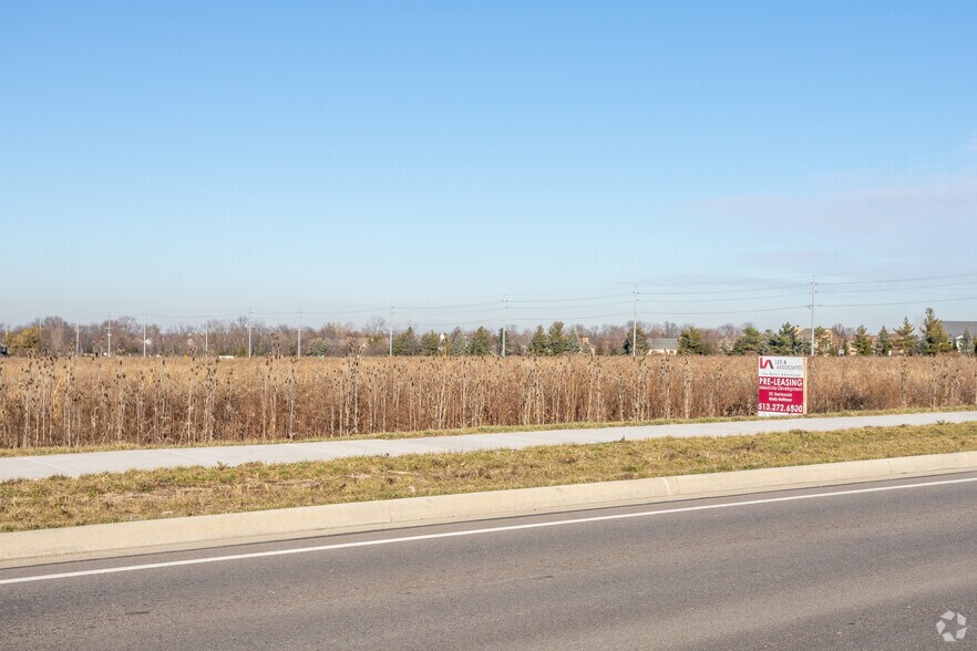 8300 Liberty Way, West Chester, OH à louer - Photo du bâtiment - Image 2 de 5