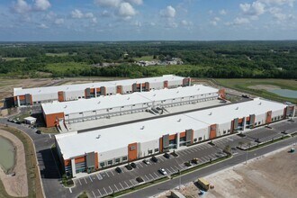 11600 Trade Park Way, San Antonio, FL à louer Photo du bâtiment- Image 2 de 5