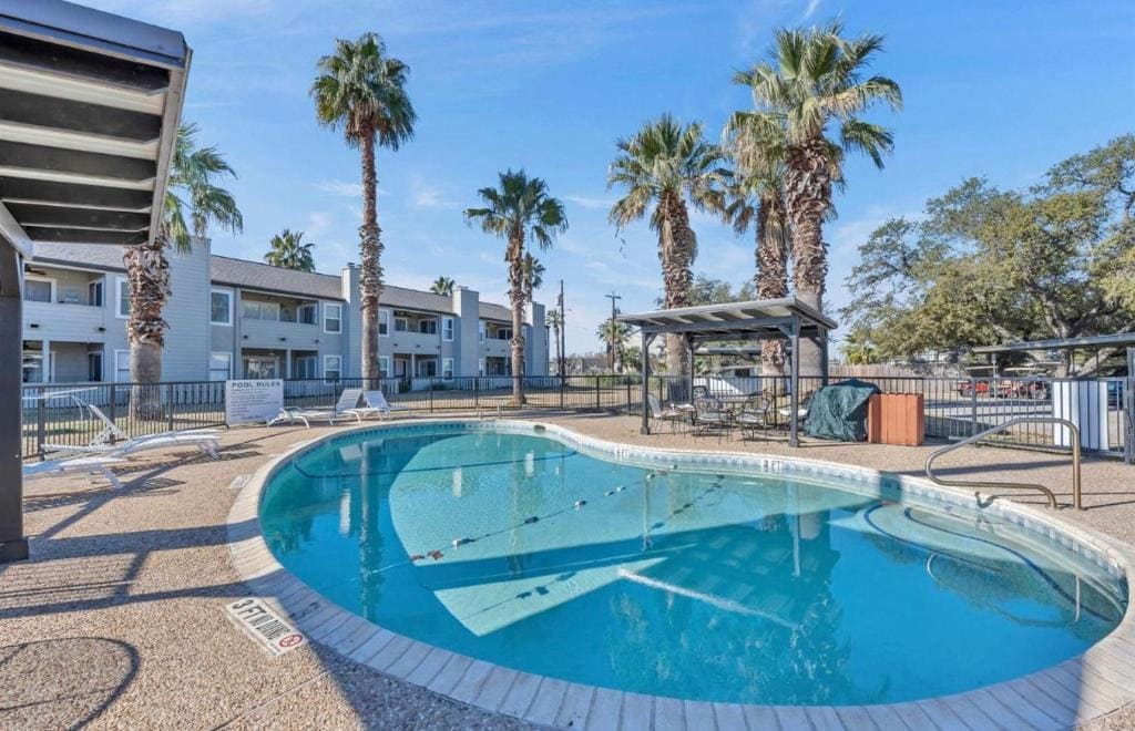 604 Highcrest Dr, Marble Falls, TX for sale Primary Photo- Image 1 of 31