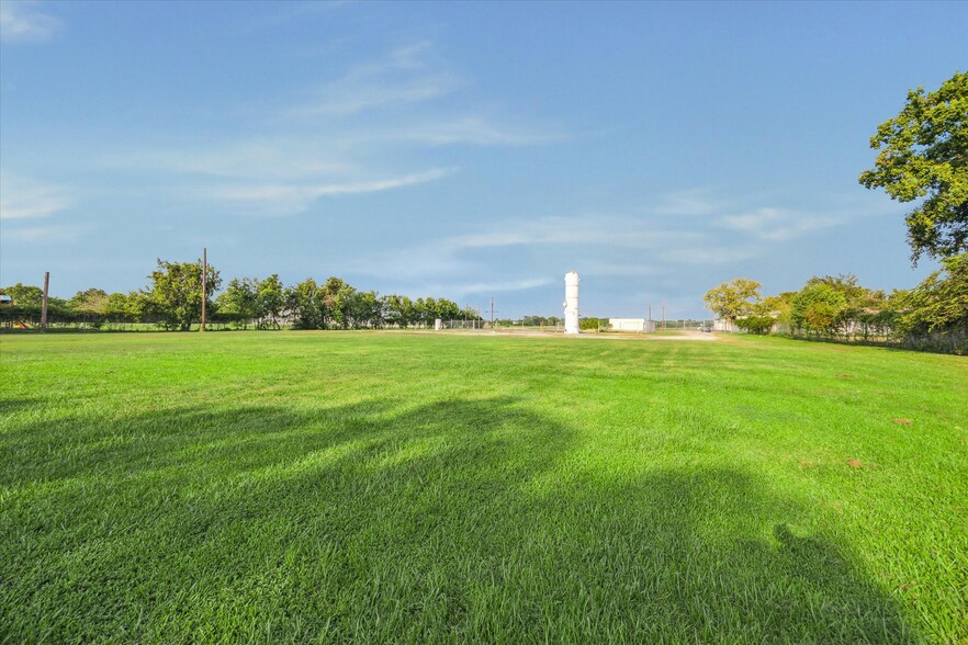 5623 Barkaloo Rd, Baytown, TX for sale - Building Photo - Image 3 of 5