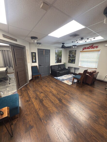 2729 State Road 580, Clearwater, FL à vendre - Photo intérieure - Image 2 de 16