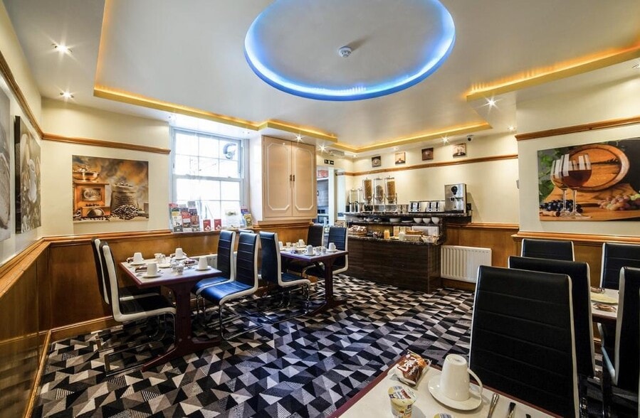 104 Warwick Way, Londres à vendre - Photo du bâtiment - Image 3 de 27