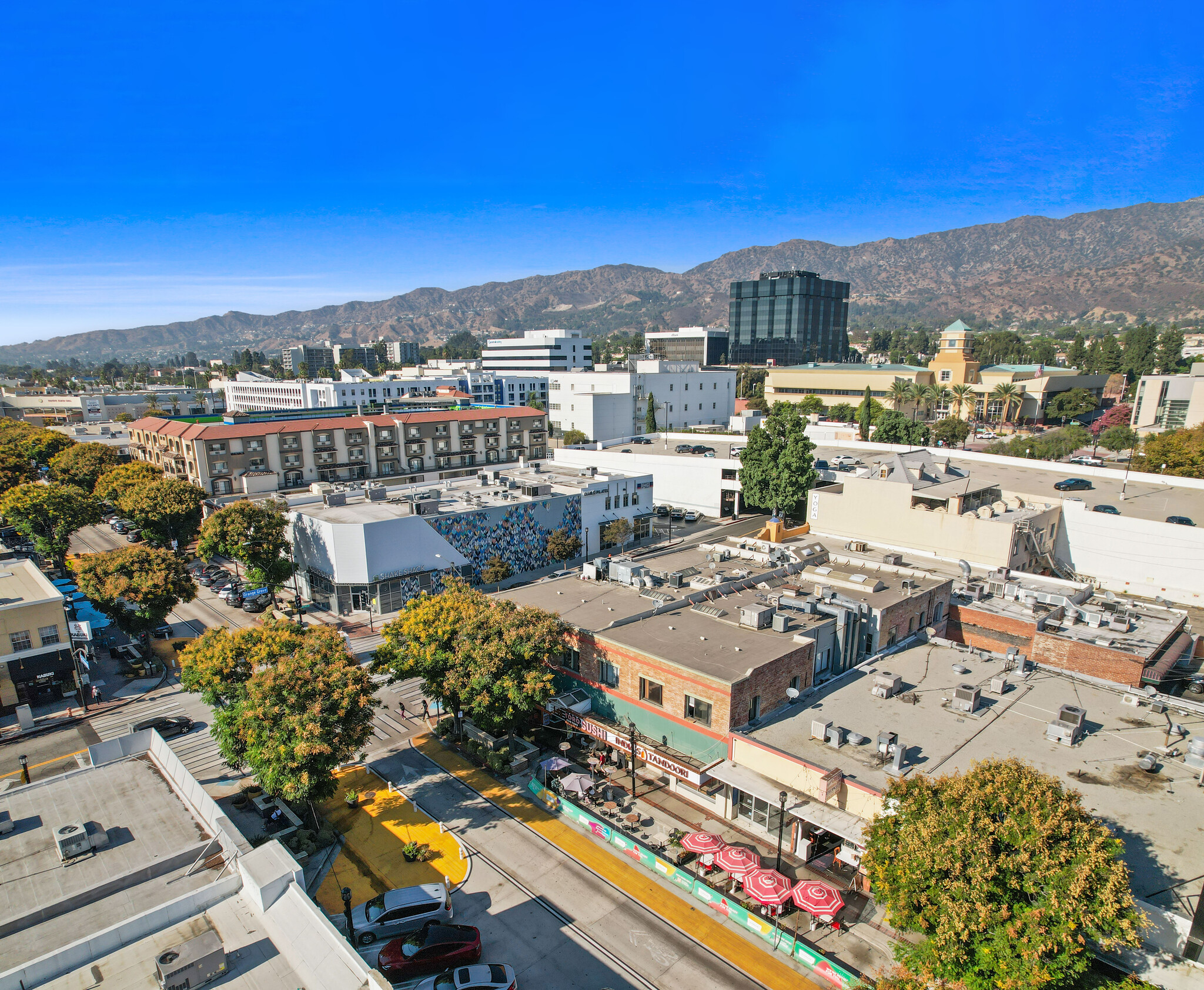 130-140 N San Fernando Blvd, Burbank, CA à louer Photo du b timent- Image 1 de 17