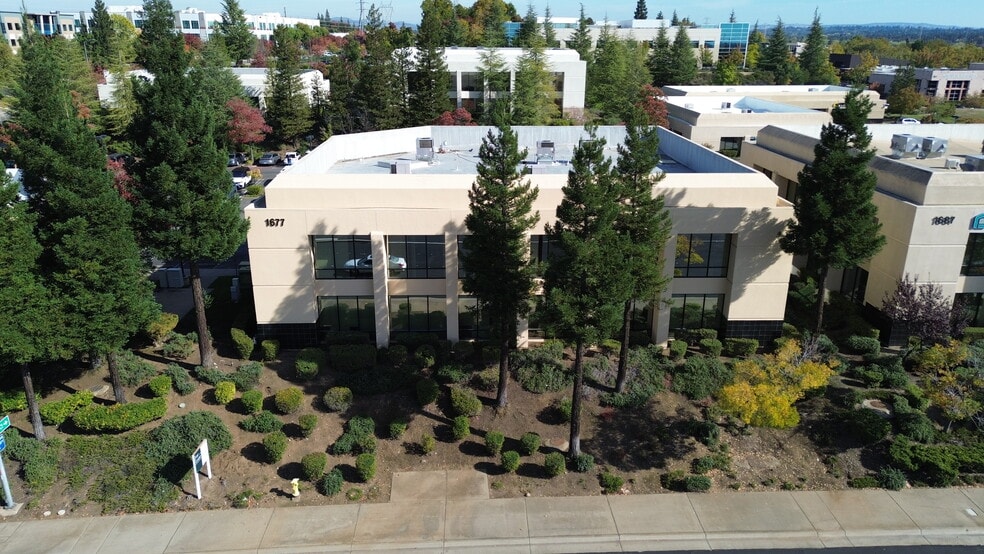 1677 Eureka Rd, Roseville, CA à louer - Photo du bâtiment - Image 2 de 3
