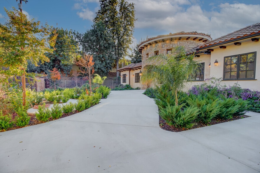 5647 Beckford Ave, Tarzana, CA à louer - Photo du bâtiment - Image 3 de 12
