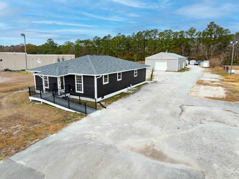 3261 New Bern Hwy, Jacksonville, NC à vendre - Photo du bâtiment - Image 1 de 85
