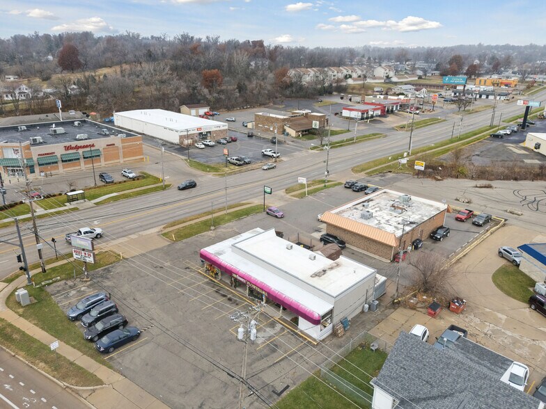 3326 Johnson Ave NW, Cedar Rapids, IA à vendre - Photo du bâtiment - Image 2 de 8