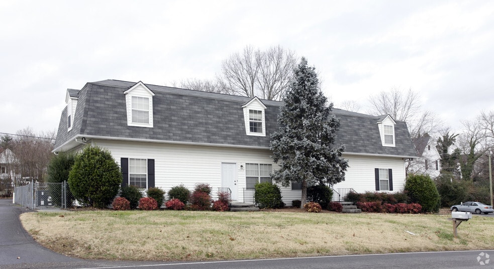 2517-2519 Cedar Ln, Knoxville, TN for sale - Primary Photo - Image 1 of 2