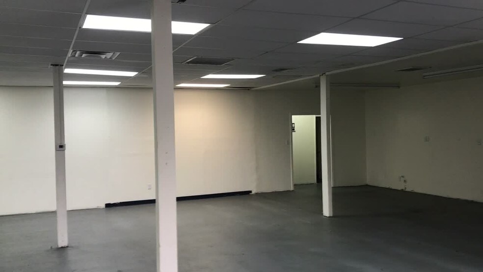 7208 Garfield Ave, Bell, CA à vendre - Vidéo sur l’inscription commerciale - Image 2 de 7