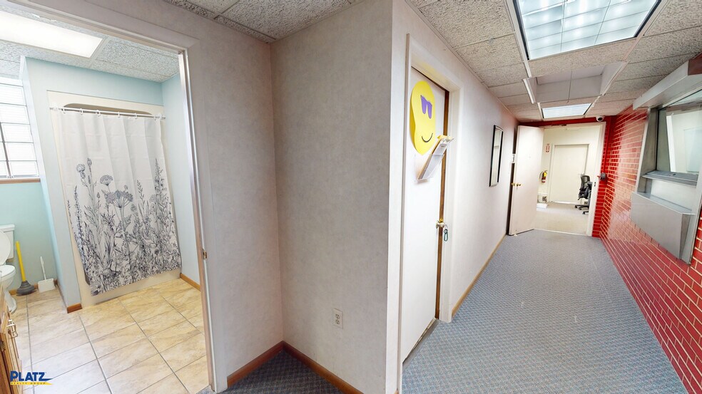 5956 Market St, Youngstown, OH à vendre - Photo du bâtiment - Image 3 de 12