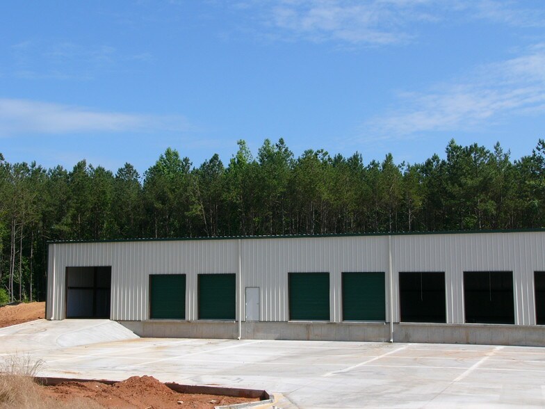 535 Pine Rd, Newnan, GA à louer - Photo du bâtiment - Image 3 de 8