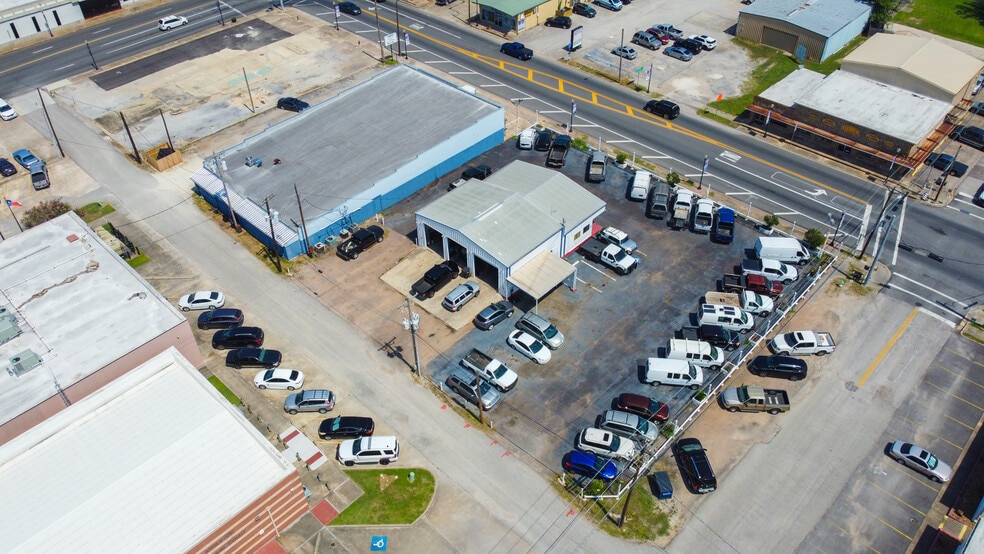 120 E Mulberry St, Angleton, TX for lease - Aerial - Image 1 of 49
